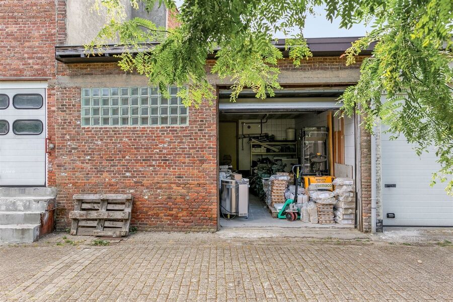 Handelsgelijkvloers te huur in MECHELEN